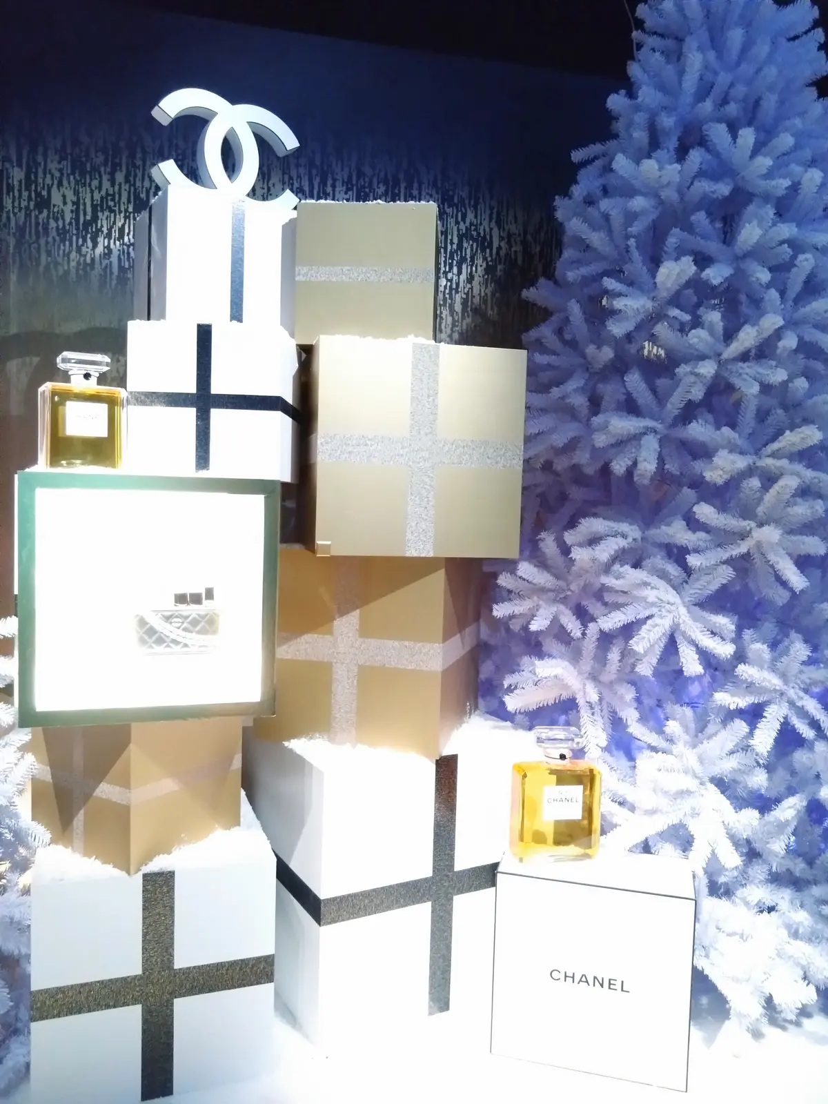 CHANEL WONDERLAND、シャネルワンダーランド、シャネルホリデー2023、神宮前、ポップアップ、40代ファッション、ZARA、ザラ