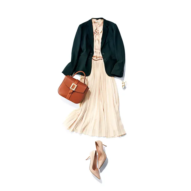 女性らしく優しげな印象を与える ベージュで、包容力のある上司に