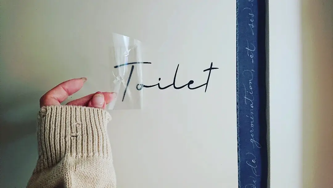 透明シートをゆっくりとはがします