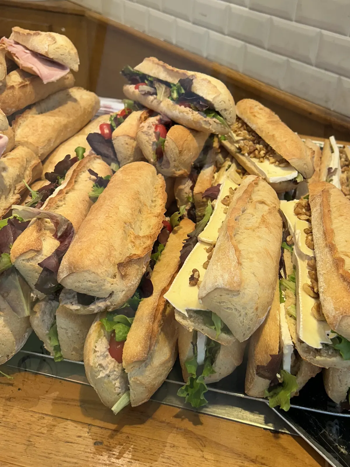 パリ　パン　フランスパン　美味しい　サンドイッチ