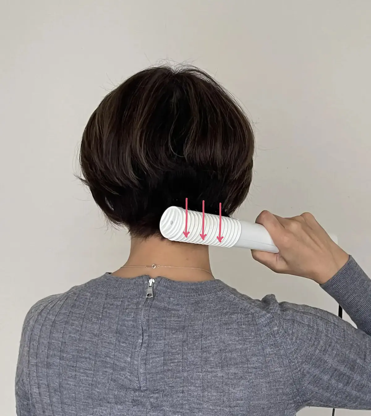 近藤スタイルの作り方⑦最後にはねやすい毛足部分を「なだめる」ように整える