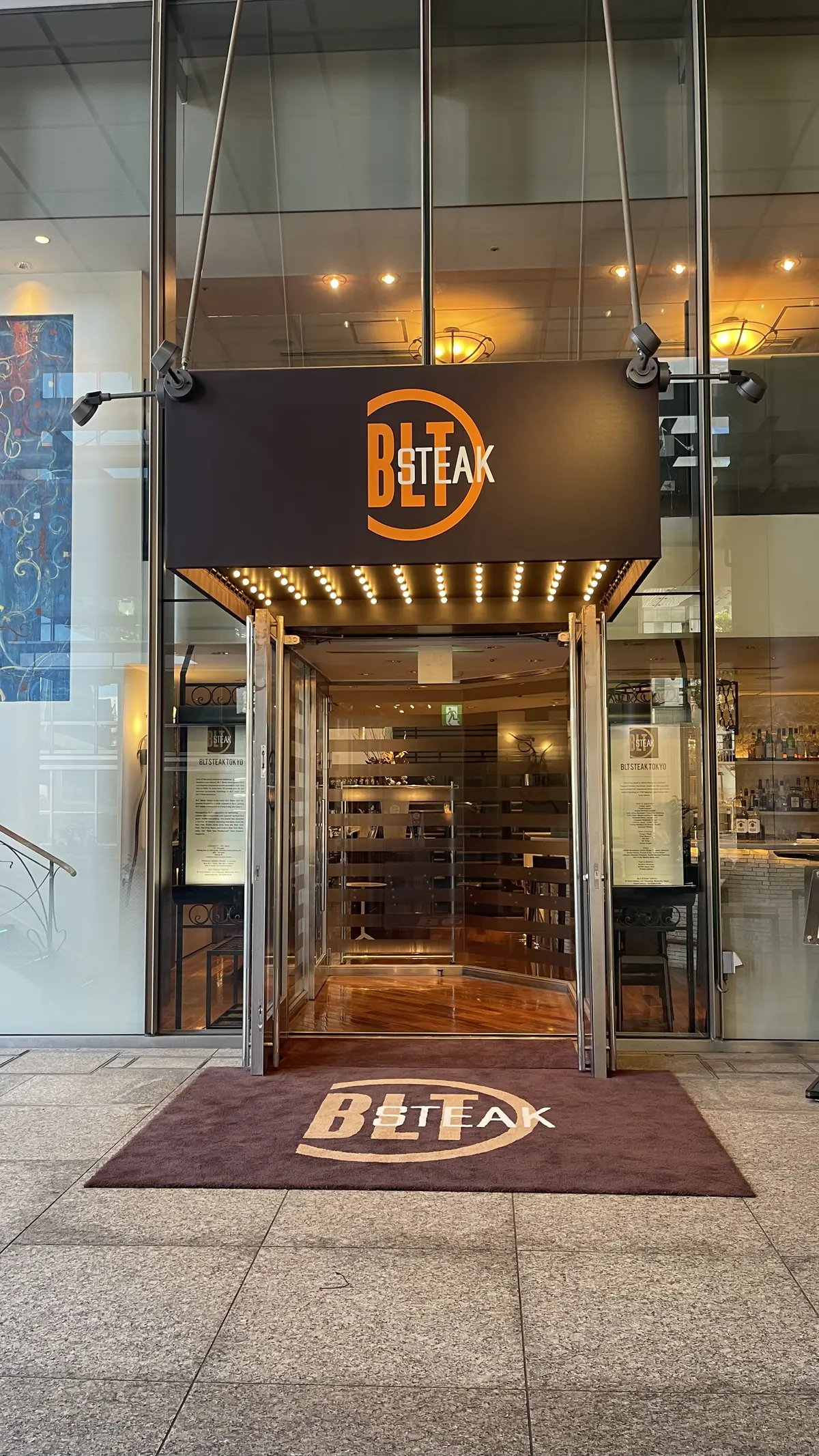 ステーキとシャンパーニュでご機嫌な日曜のの画像_1