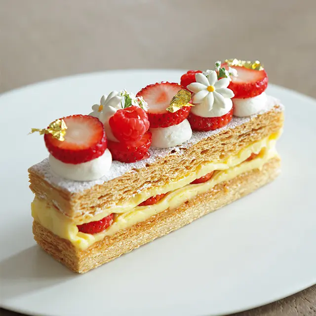 帝国ホテル 東京「パティスリー ガルガンチュワ」 「苺のミルフィーユ」