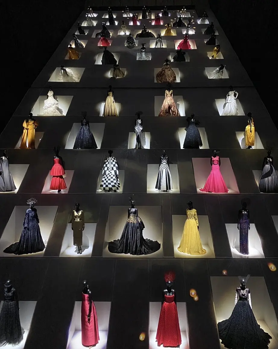 Dior展へは、トワルドジュイ柄スカートの画像_2