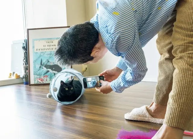 先生の優しい語りかけに落ち着きを取り戻した銀を撮影