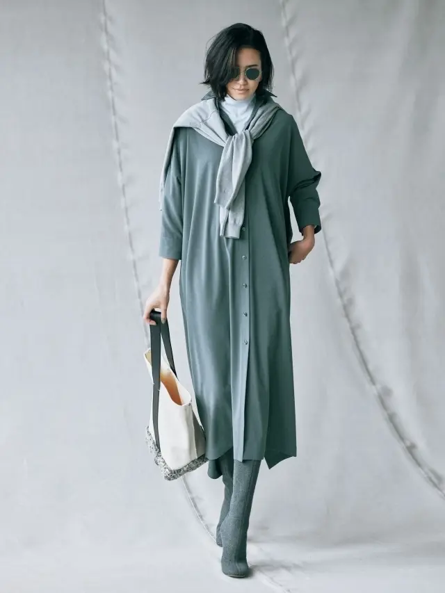 ワンピースこそ上半身のレイヤードが最重要。視線を集めて重心をアップ