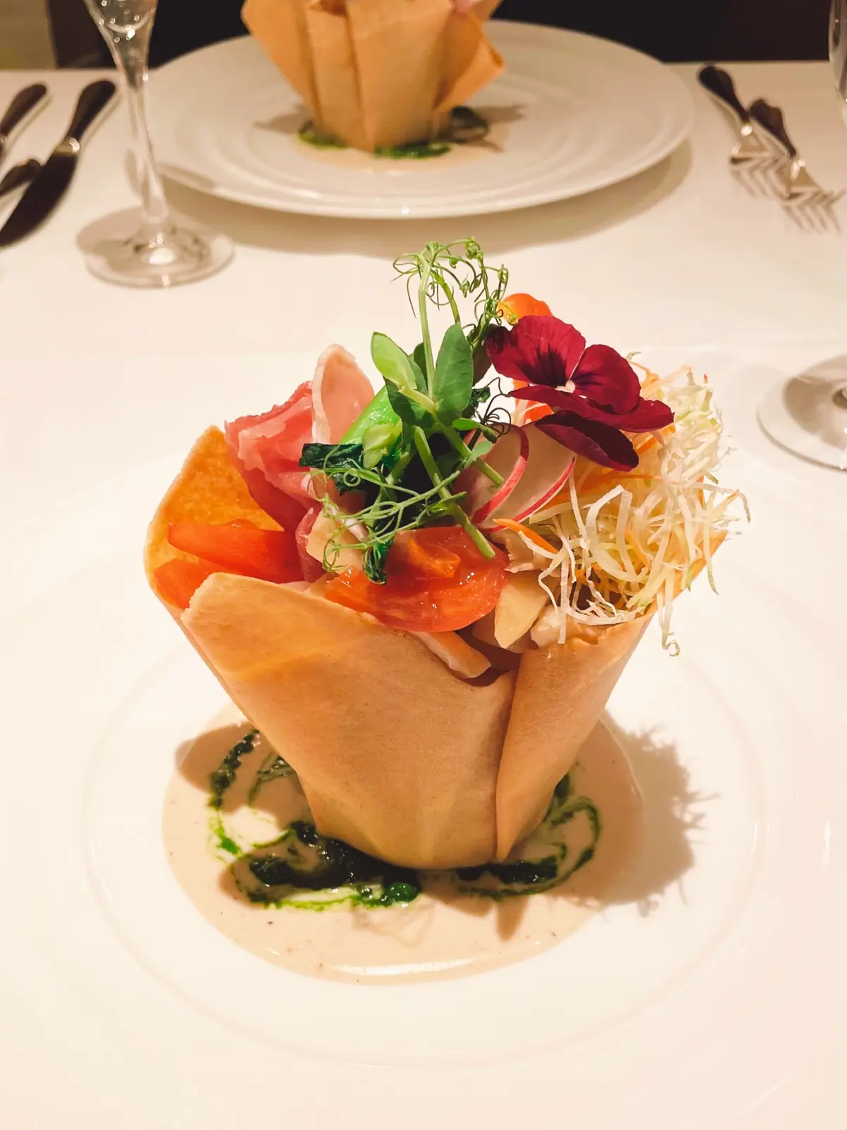 巴里夕顔、銀座、フレンチ、フランス料理、アール・ヌーヴォー、内装、芸術品、アート、女子会、サラダ、前菜、コース料理、フランス料理、