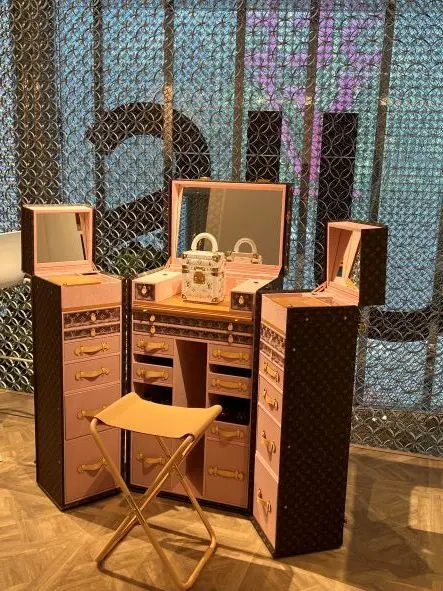 LOUIS VUITTON  SAVOIの画像_2