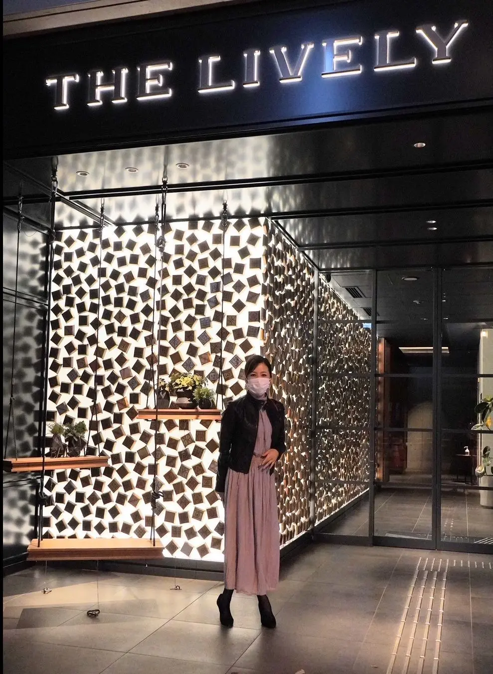 THE　LIVELY（ザ　ライブリー）　