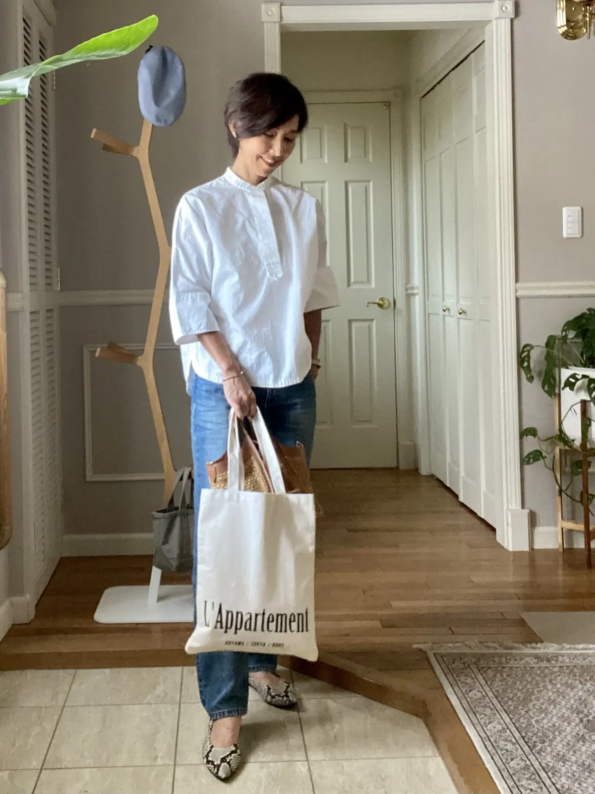 大人のロゴトート×シンプルカジュアルの画像_1