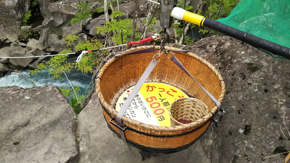 空飛ぶだんご「郭公（カッコウ）だんご」