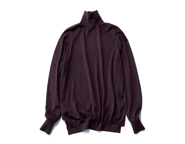 低めのタートルで誰もがすっきり着こなせる