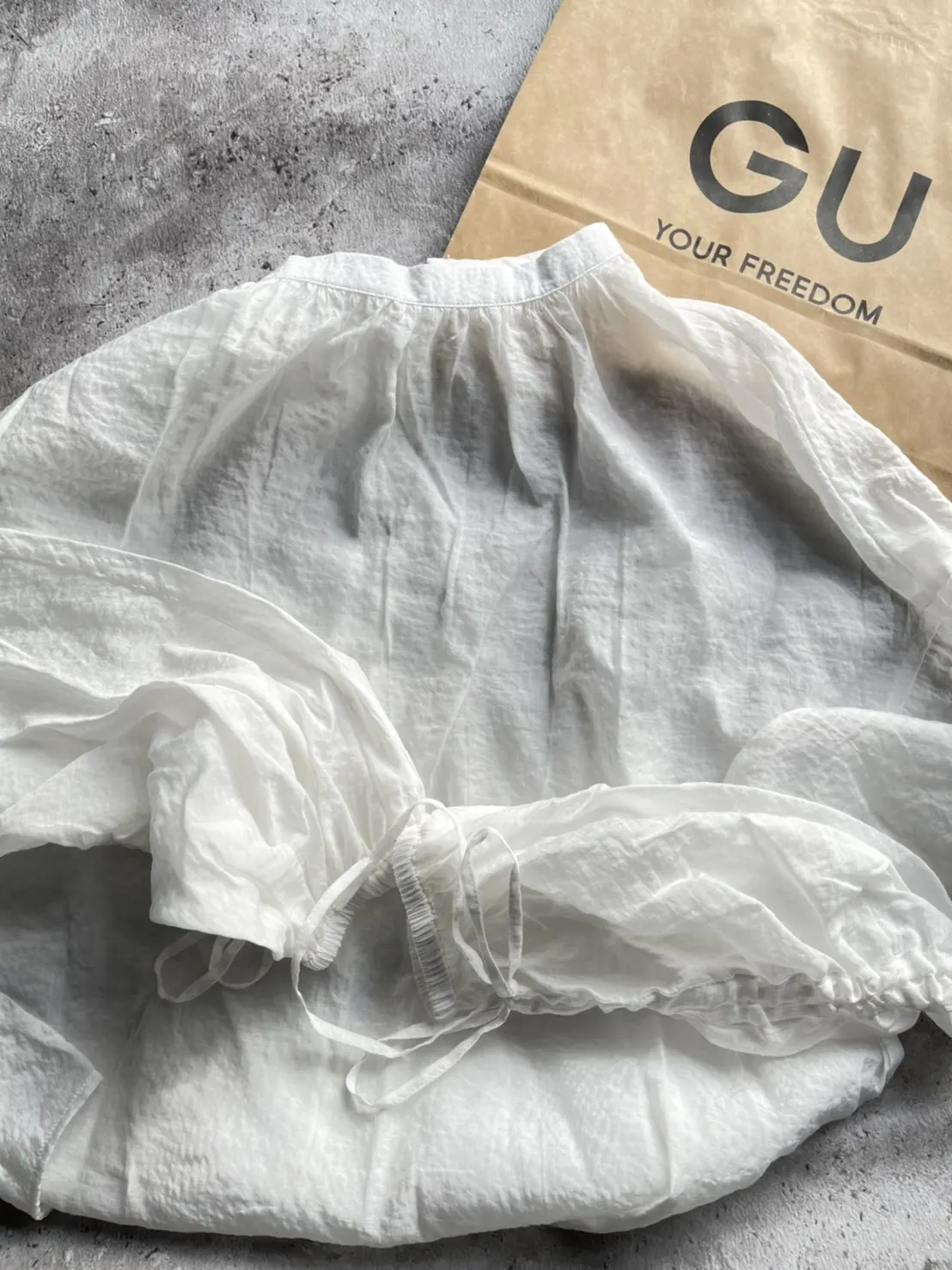 GU シアードローストリングスリーブブラウス