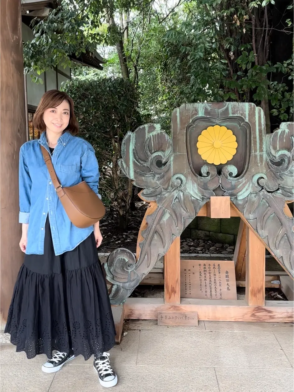 デニムシャツ　甘辛コーデ　甘辛ミックスコーデ　コンバース