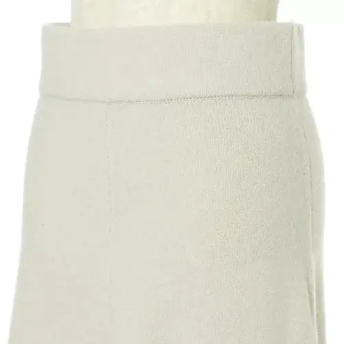 “上質素材”と“シルエットの美しさ”にこの画像_5