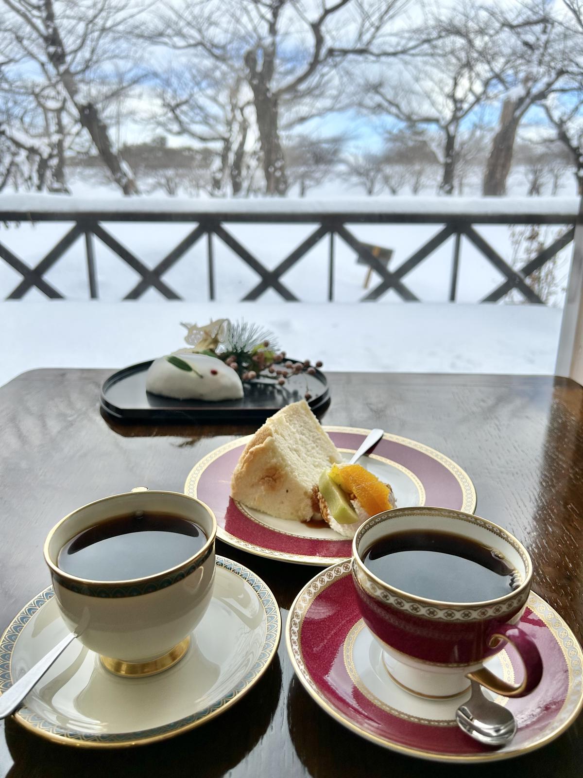 シフォンケーキとコーヒー