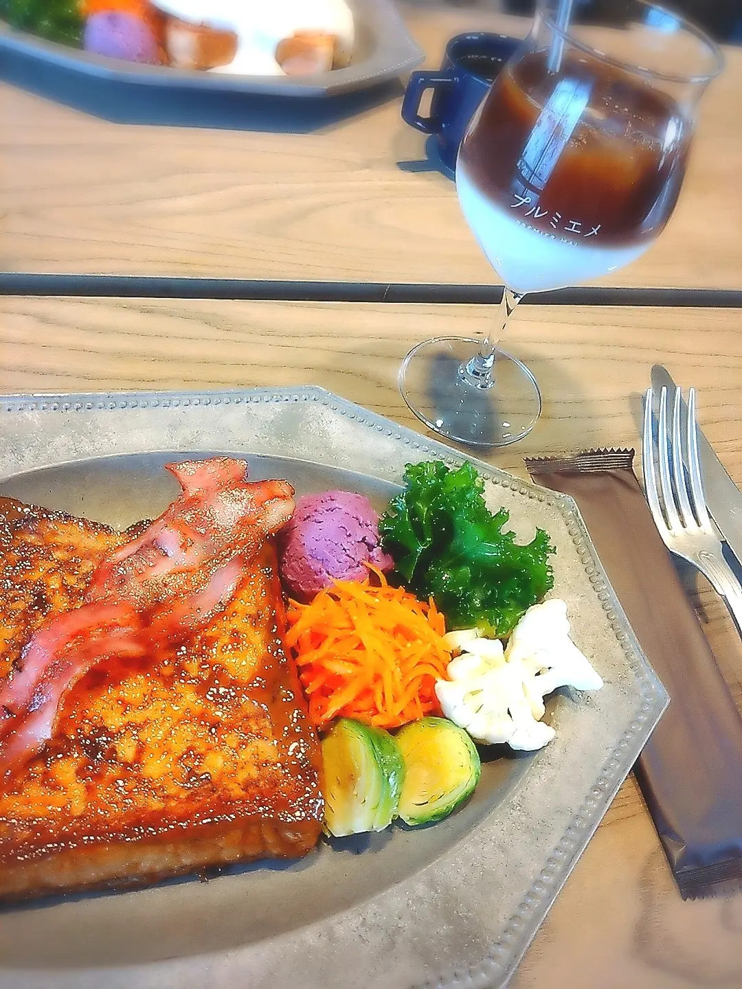 代々木公園『プルミエメ』のモーニング、フレンチトースト、アイスカフェラテ