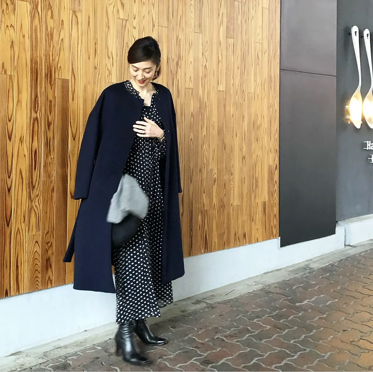 初めてのネイビーコートでフェミニンに。の画像_1