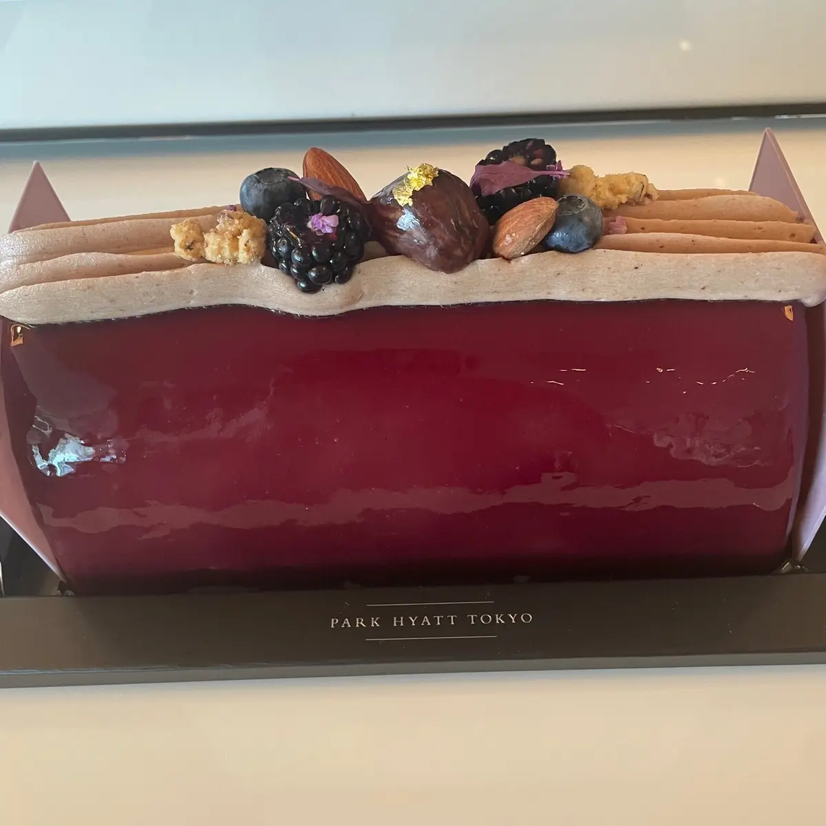 クリスマスケーキ「ブッシュ オクシタニー」（18cm 6,800円）