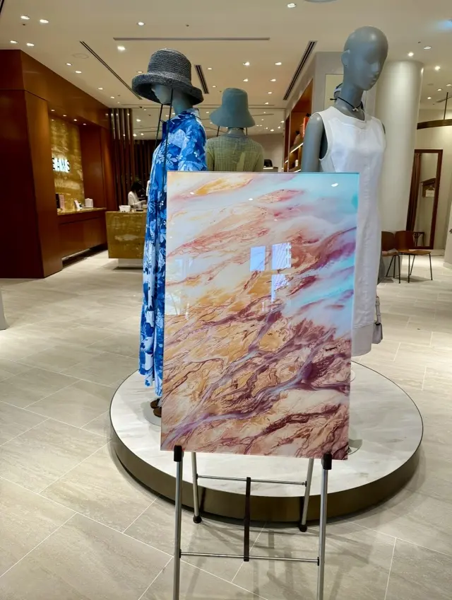 日傘をさして紫外線対策、ブラックコーデでの画像_3