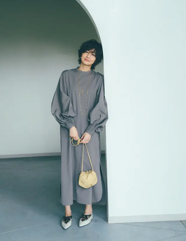 ボッテガ・ヴェネタのバッグ「ミニ ザ・バルブ」と富岡佳子