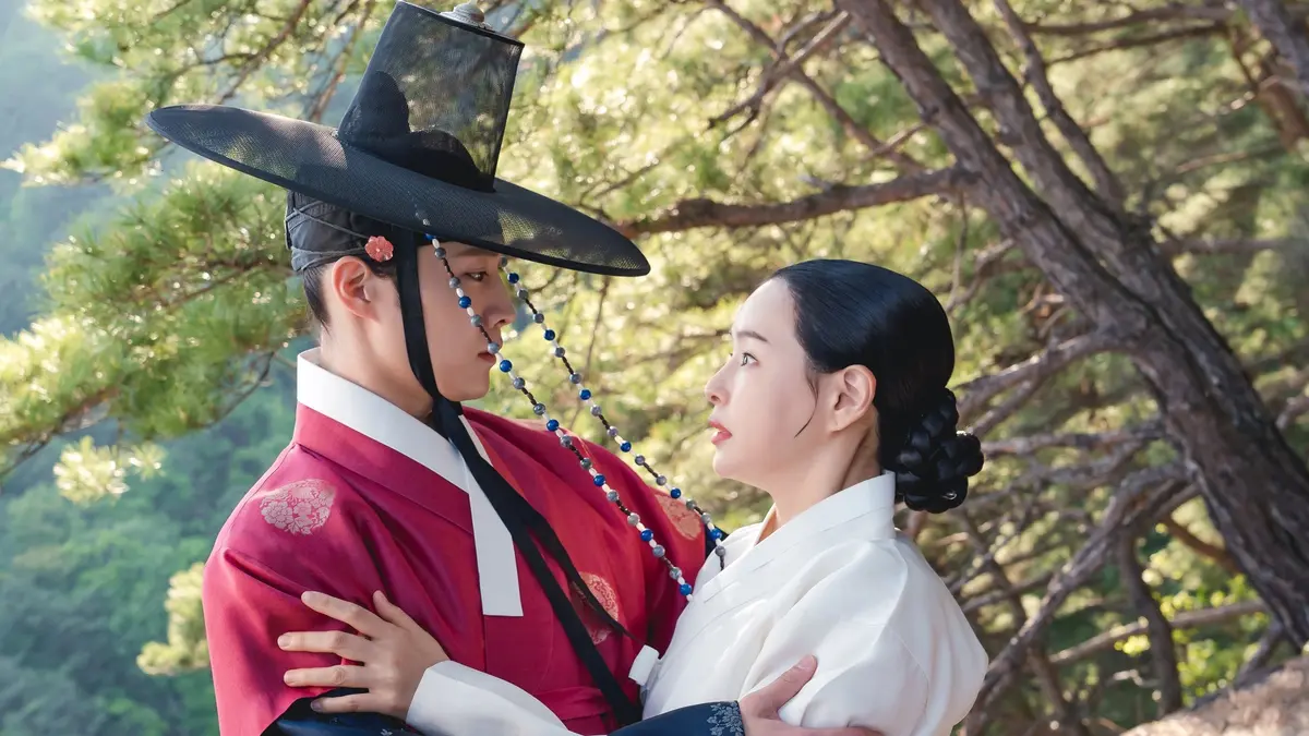 「夜に咲く花」主演のイ・ジョンウォンとイ・ハニ