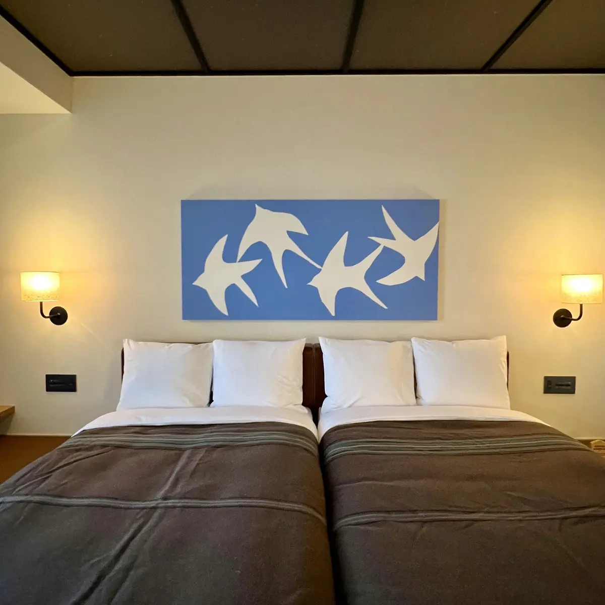 「エースホテル京都」部屋写真、柚木沙弥郎氏のアート