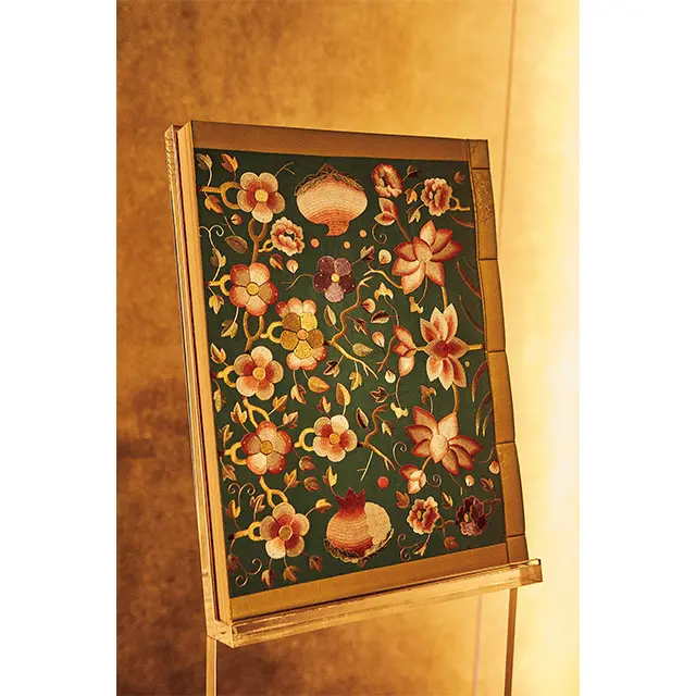 展示 3棟2階には刺繡作品が一 堂に