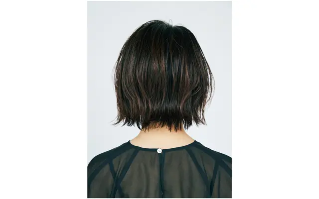 髪が美しく見える、夏らしい束感ボブ