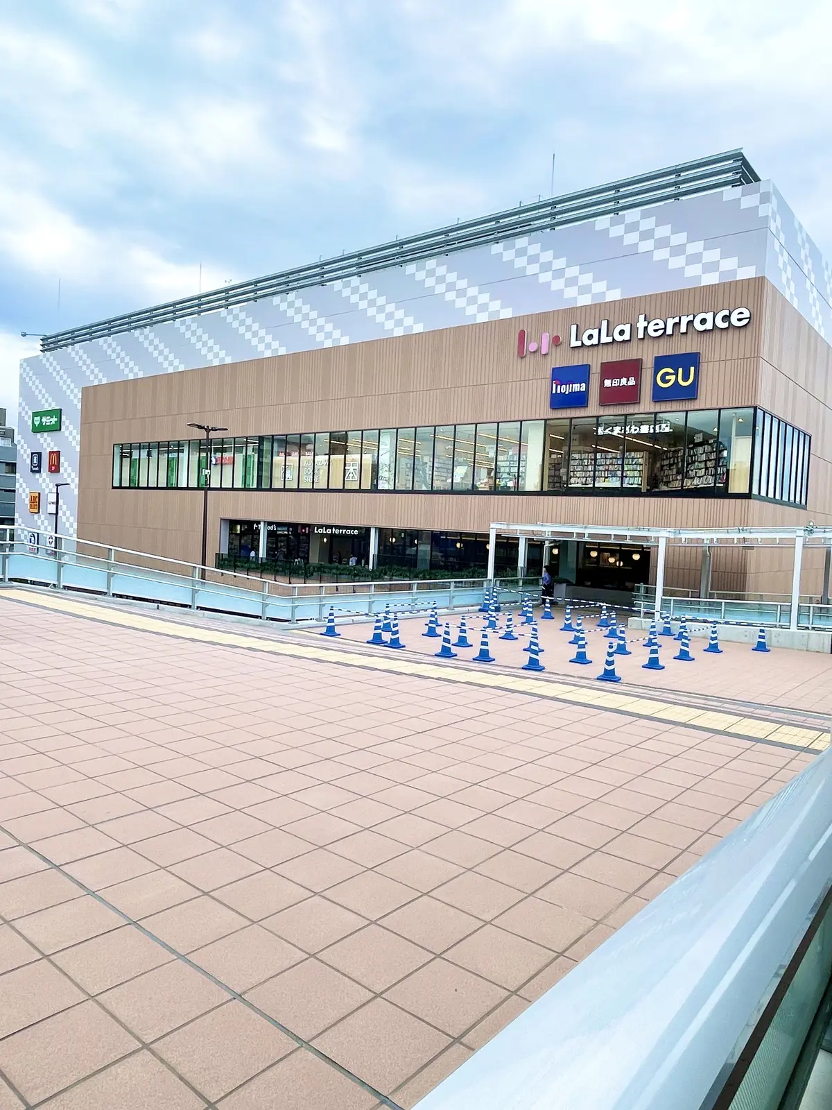 外観、三井ショッピングパーク、ららテラス北綾瀬、ショッピングモール、商業施設、フードコート、