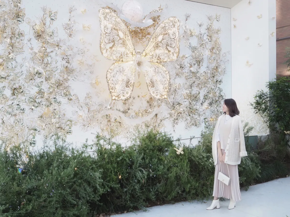 クリスマス気分が高まるDiorのポップアの画像_2