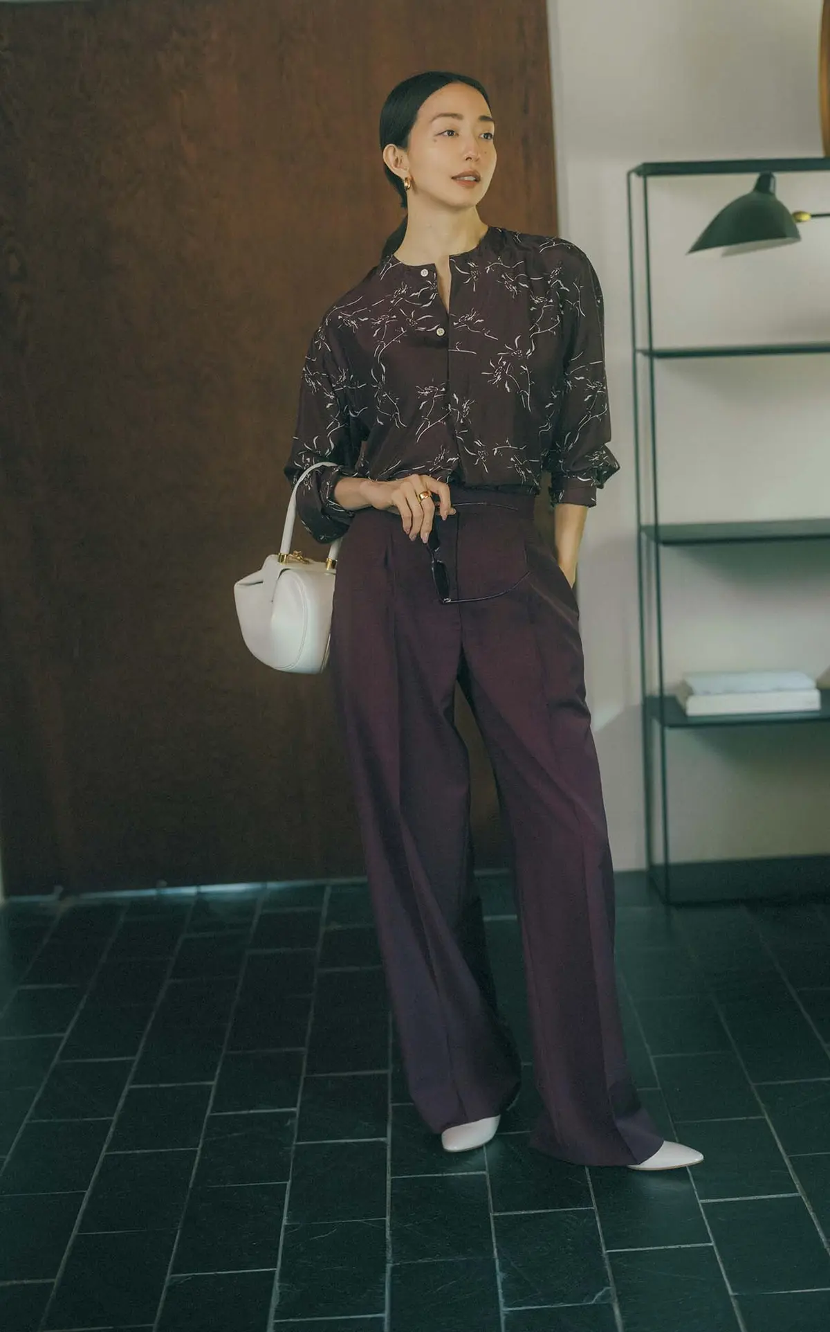 つけはずしできるボウタイで シーンに合わせてムードを変えて。 大人の多面的な魅力を後押し