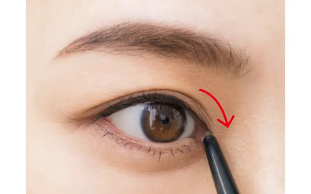 ラインは目頭まで太めしっかりが大切