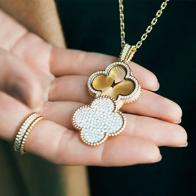 VAN CLEEF & ARPELS／アルハンブラ シークレット ペンダント ウォッチ