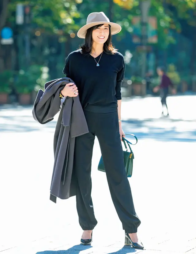 服のディテールをアクセントにしたブラックコーデ　華組　豊田真由美さん