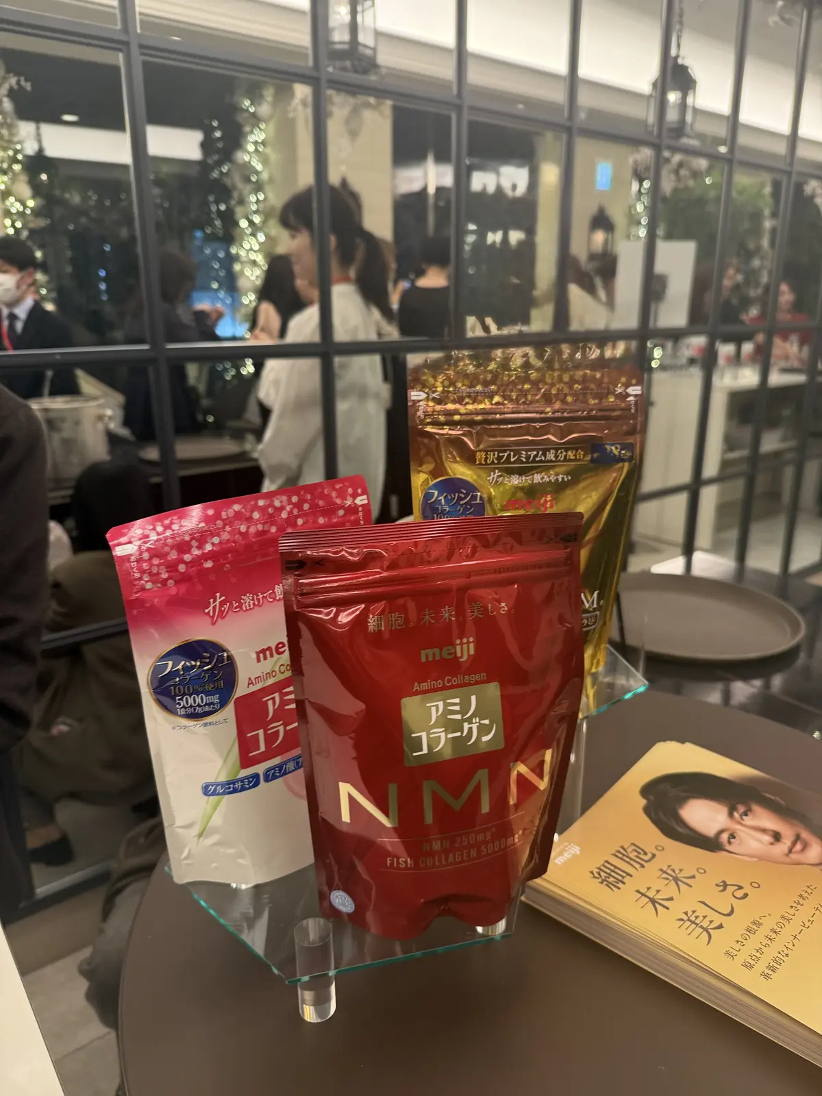 50代　ブラックコーデ　冬　パーティーコーデ　アミノコラーゲン