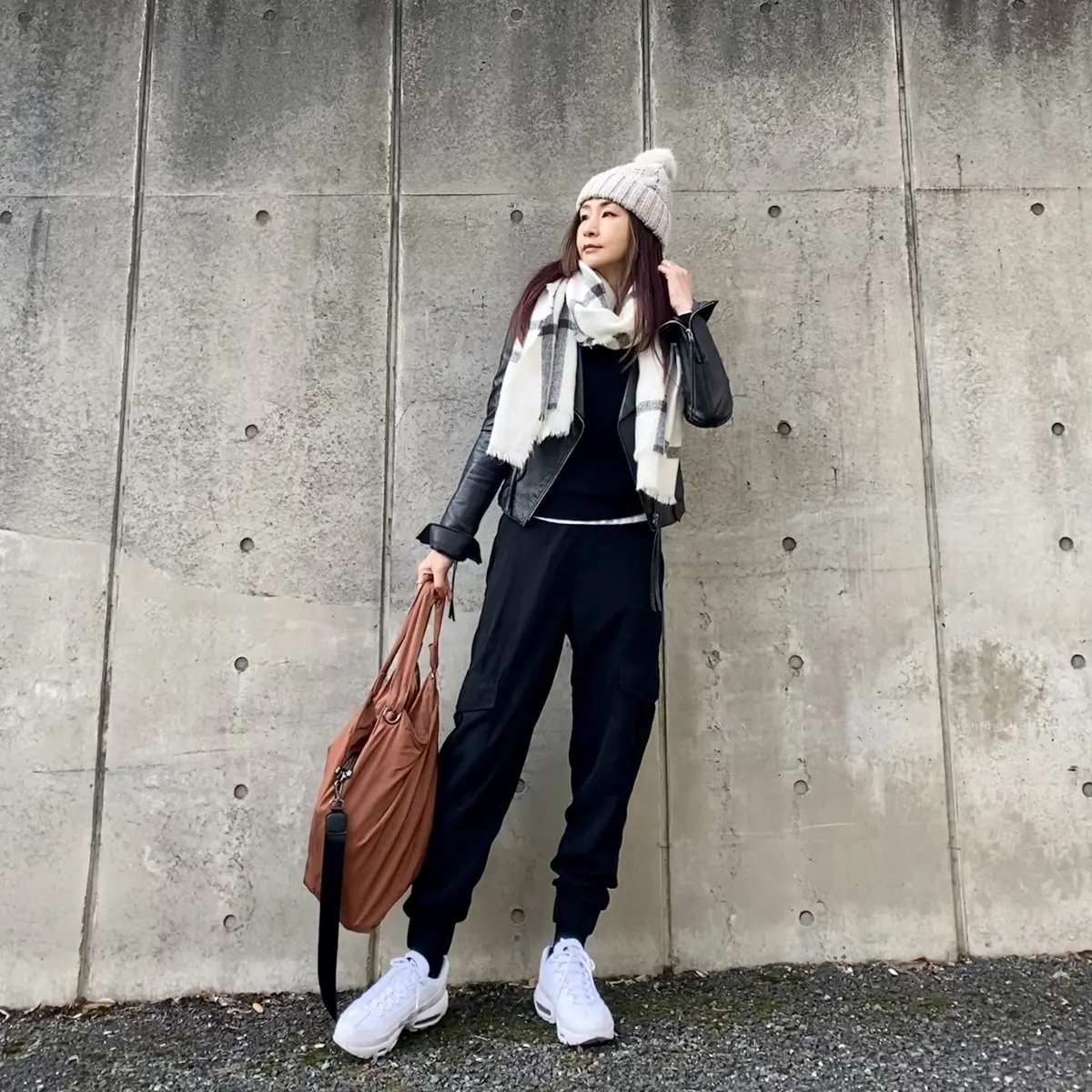 マフラーとニット帽子で防寒しっかりと