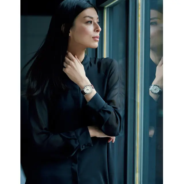 グランドセイコーの時計「SBGR261」を着用した生方ななえ