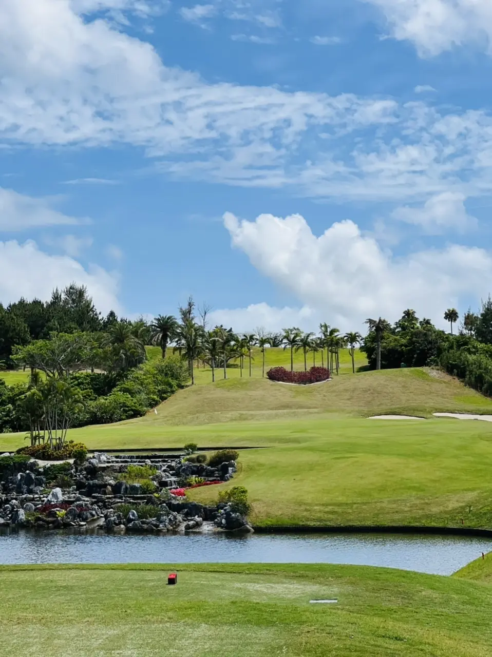 手入れの行き届いたゴルフ場