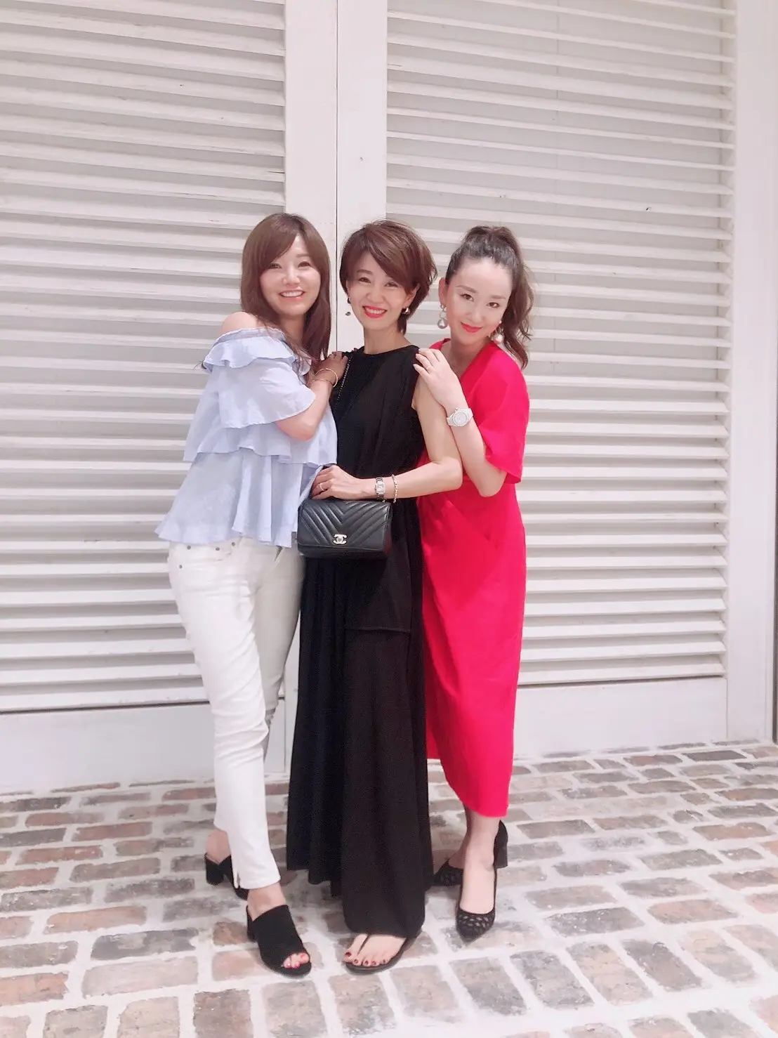 しなやかで華やかATONの黒ワンピの画像_4