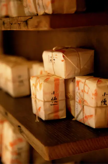 店内では台湾茶や中国茶を販売 