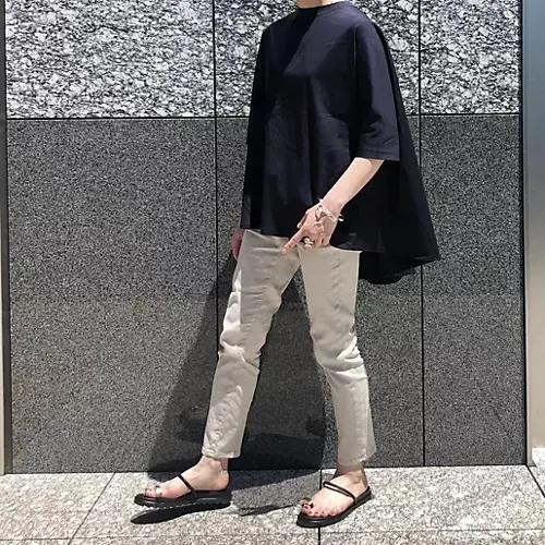 富岡佳子×COGTHEBIGSMOKE  バックフレアTシャツ  ¥24,200