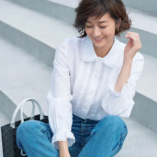 優しく、どこか懐かしいエンブロイダリーシャツはフレンチシックなムードで