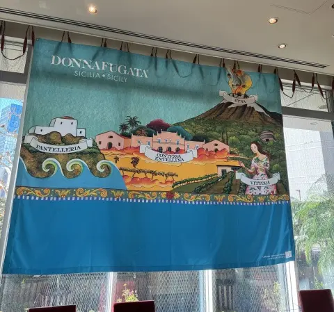 【北欧名作椅子と赤坂女子会】UNIQLOの画像_5