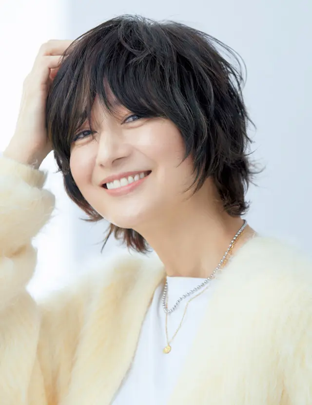 【富岡佳子さんの最新ヘア】ダブルバング×トップのパーマでこなれ感と女性らしさを