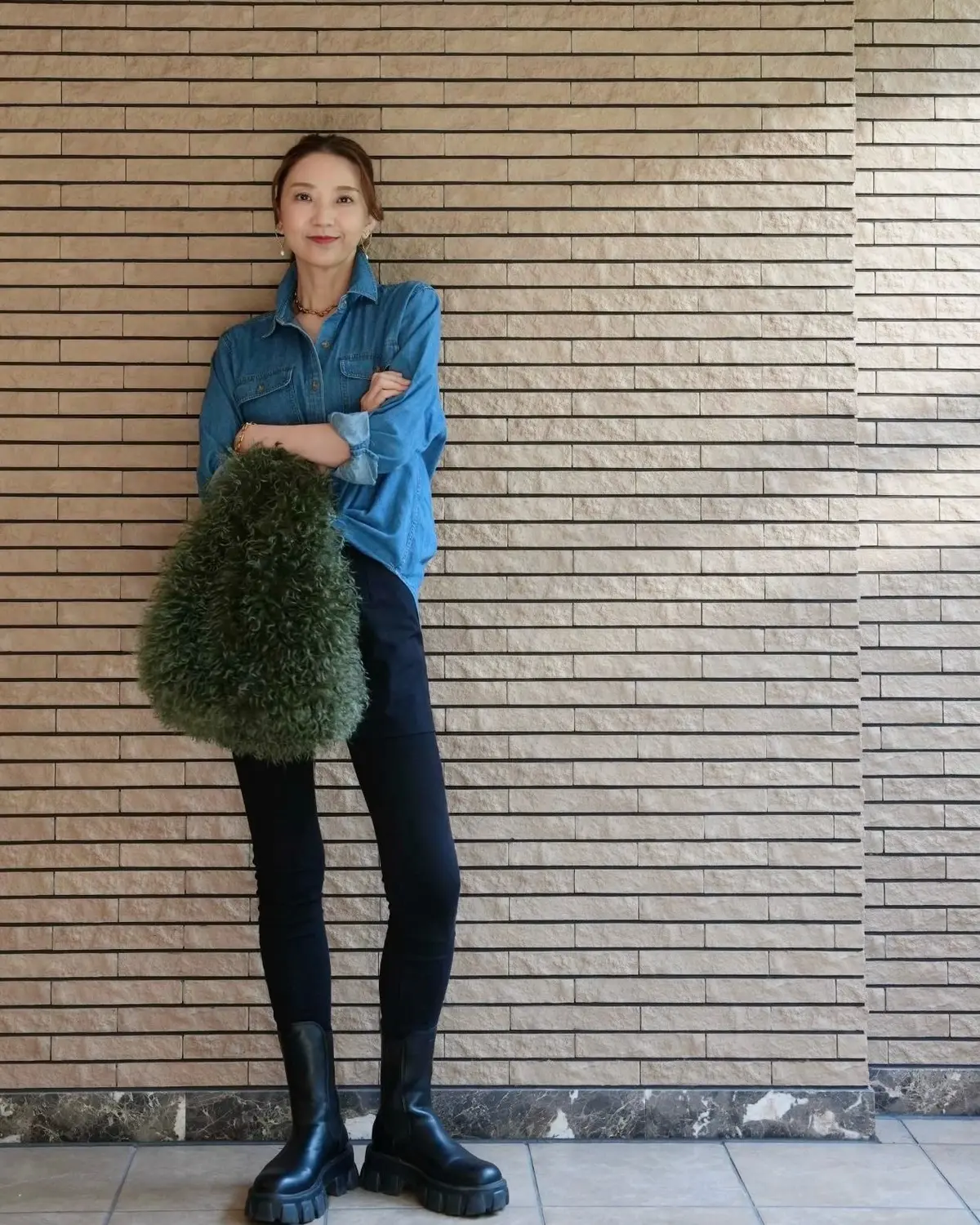 【UNIQLOデニムシャツ×スキニーパンの画像_1