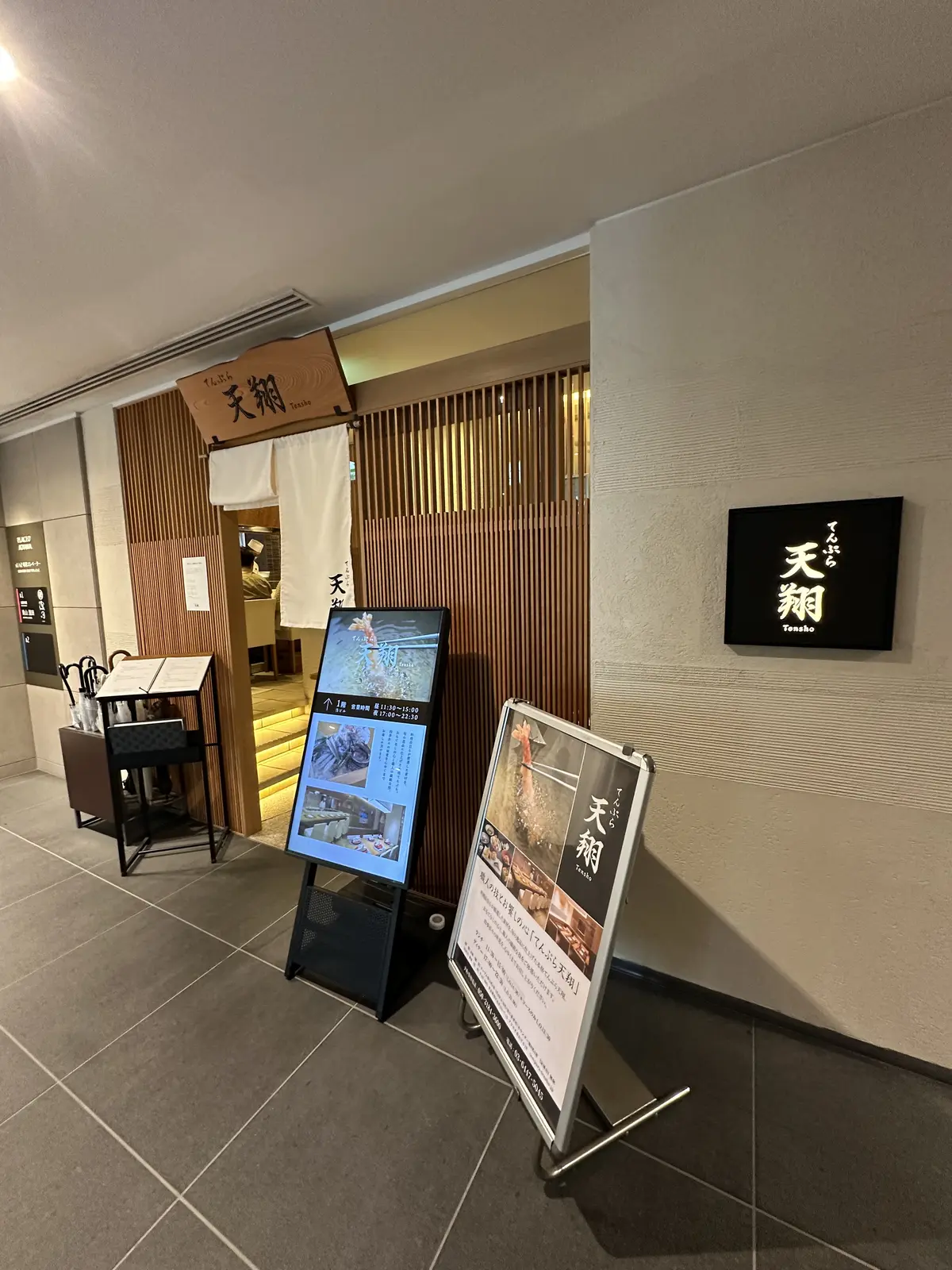 ベージュブラウンのジレが大活躍の画像_11