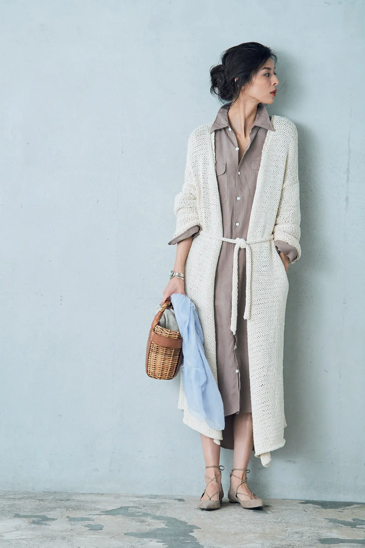 この季節、何はなくとも必要な優秀服は「白の画像_2