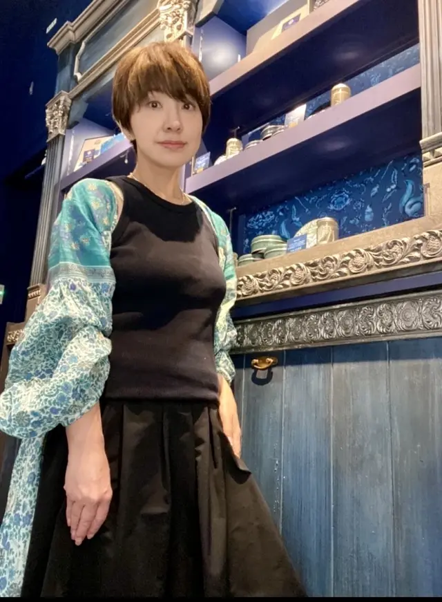 銀の樹がある青い森の中で、リスさんとかくの画像_7