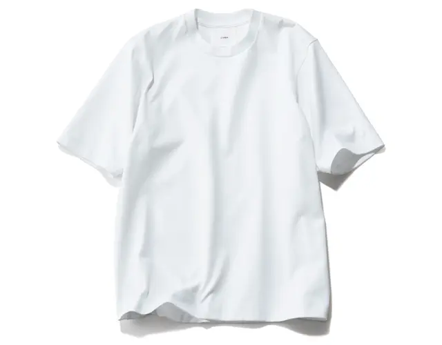 チノのメンズライクなTシャツ